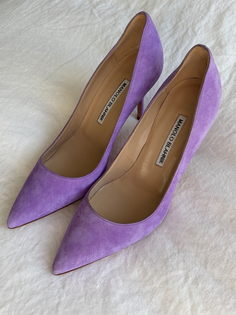 Manolo Blahnik Suede Pointy Toe Classic Pumps Heels Purple Lilac Lavender